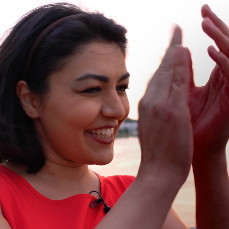 Azadeh Bahrami musste den Iran verlassen, weil sie Sängerin ist