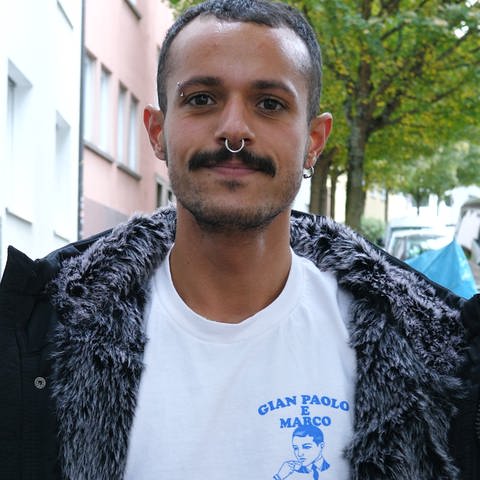 Am 1. Dezember ist Weltaidstag. Hair- und MakeUp-Arist Ahmed aus Stuttgart will Berührungsängste abbauen: Er ist HIV-positiv. (Foto: SWR)