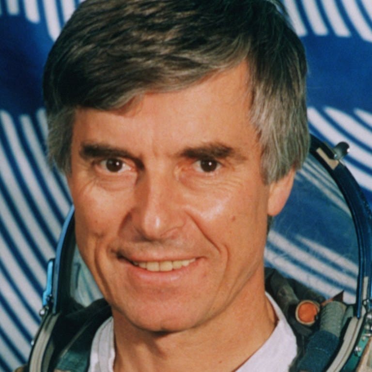 Der ehemalige ESA-Astronaut Ulf Merbold in seinem Astronautenanzug. (Foto: picture-alliance / Reportdienste, dpa Bildfunk, Picture Alliance/Picture Alliance)