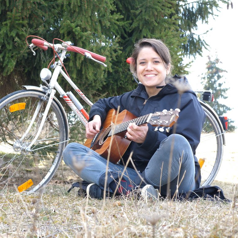 Elena mit ihrer Gitarre (Foto: SWR)