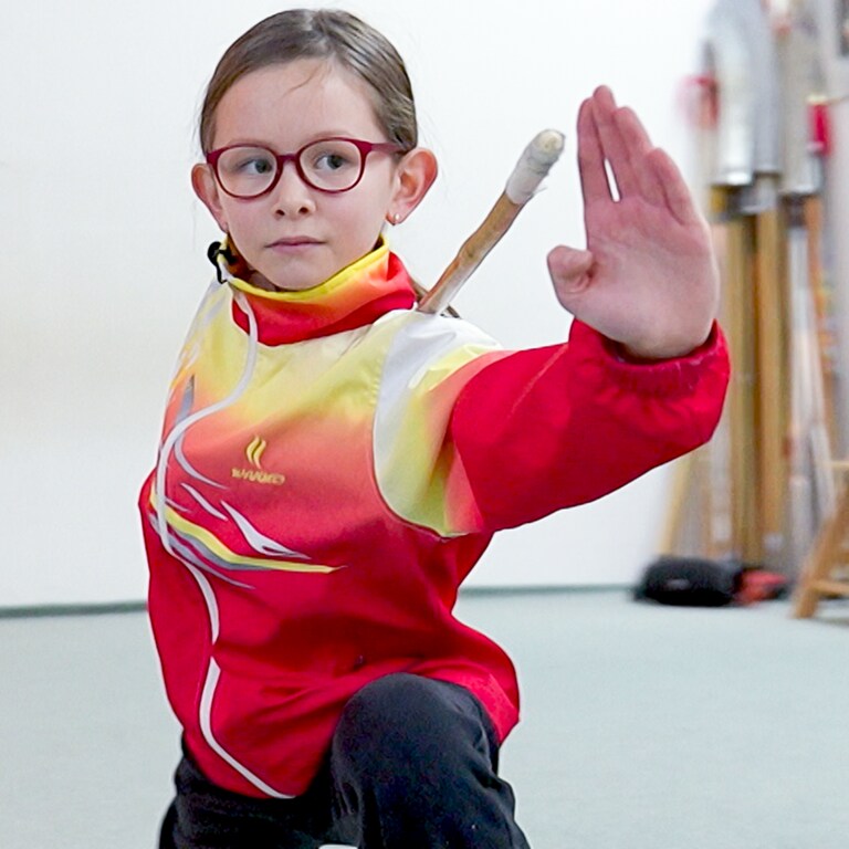 Pauline ist 10 Jahre und ein Kung Fu Talent. Sie trainiert in Tübingen und war für einen Talentwettbewerb in China.  (Foto: SWR)