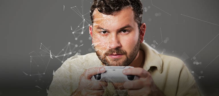 Host und Gamer Friedl Achten hält einen Gaming-Controller und blickt dabei in die Kamera. Über seinem Gesicht sind geometrische Grafikelemente angeordnet. (Foto: Daniel Delang)