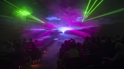 Professionelle Lasershow (Foto: dpa Bildfunk, Picture Alliance)