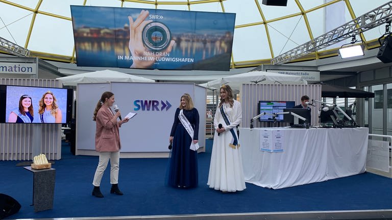 Spargelkönigin auf der SWR-Bühne auf dem Maimarkt (Foto: SWR)