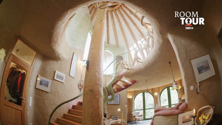 Ein Haus wie aus einem Fantasy-Film ohne Ecken und Kanten, mit organischen und geschwungenen Formen. (Foto: SWR)