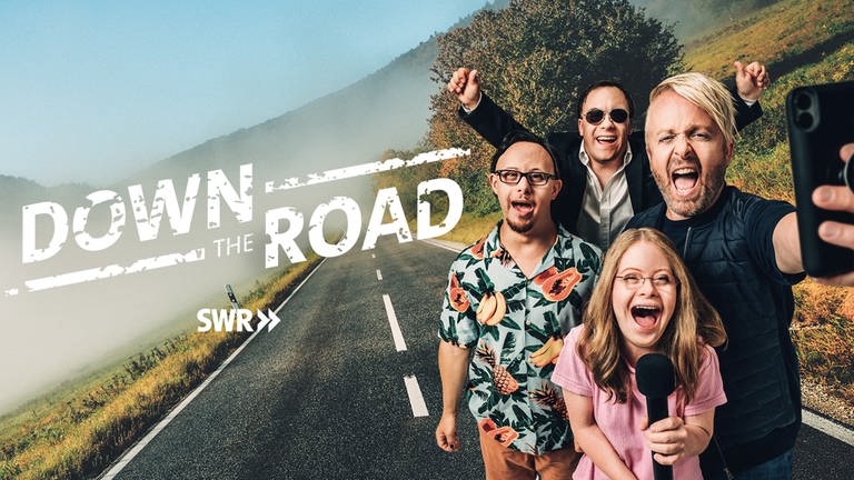Ross Antony mit seinem Team von „DOWN THE ROAD – Eine ganz besondere Abenteuerreise”. 6 Menschen mit Down-Syndrom erleben den Abenteuer-Roadtrip ihres Lebens! (Foto: SWR)