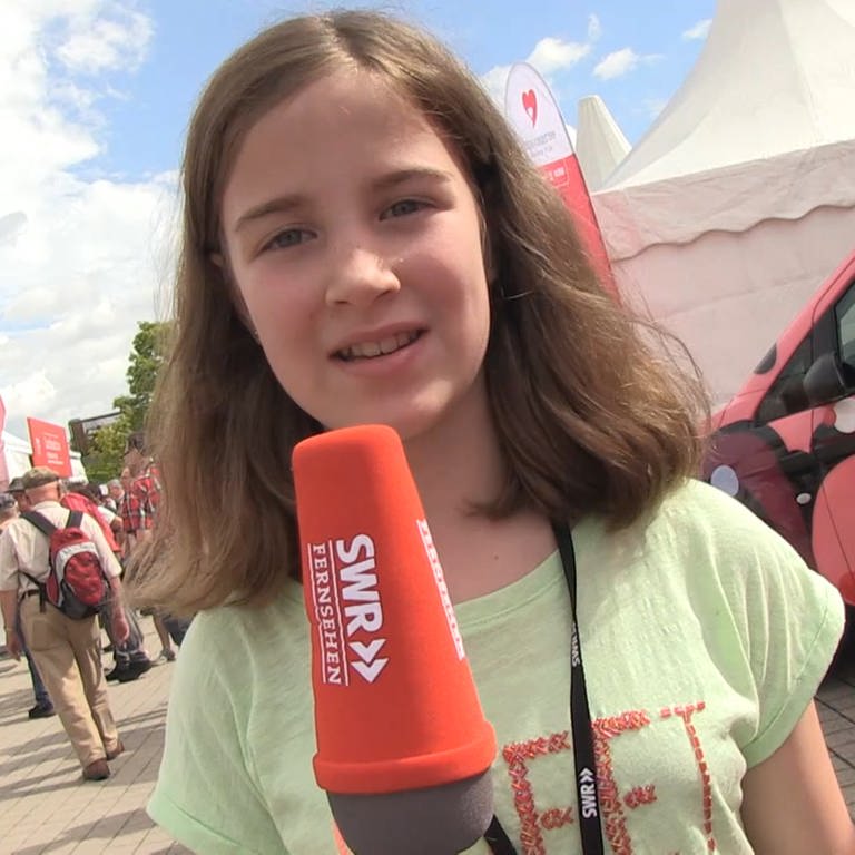 Kinderreporterin auf dem SWR Sommerfestival (Foto: SWR)