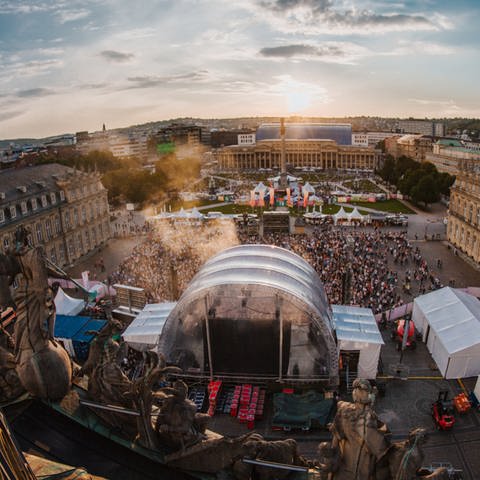 Luftaufnahme des SWR Sommerfestival auf dem Stuttgartet Schlossplatz (Foto: SWR, Ronny Zimmermann)
