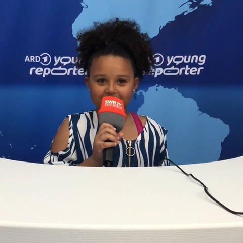 Alessa berichtet als ARD Young Reporter live vom SWR Sommerfestival 2023 in Stuttgart. (Foto: SWR)