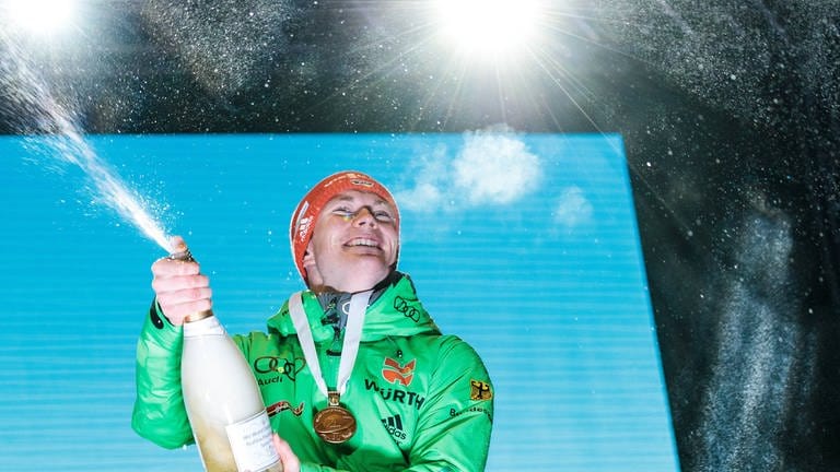 Februar 2017: Doll feiert Goldmedaille im Sprint bei der Biathlon-Weltmeisterschaft in Hochfilzen.