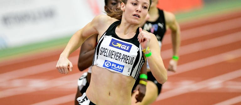 Ruth Spelmeyer-Preuß im Rennen bei den Deutschen Hallenmeisterschaften 2021. (Foto: IMAGO, IMAGO / Jan Huebner)