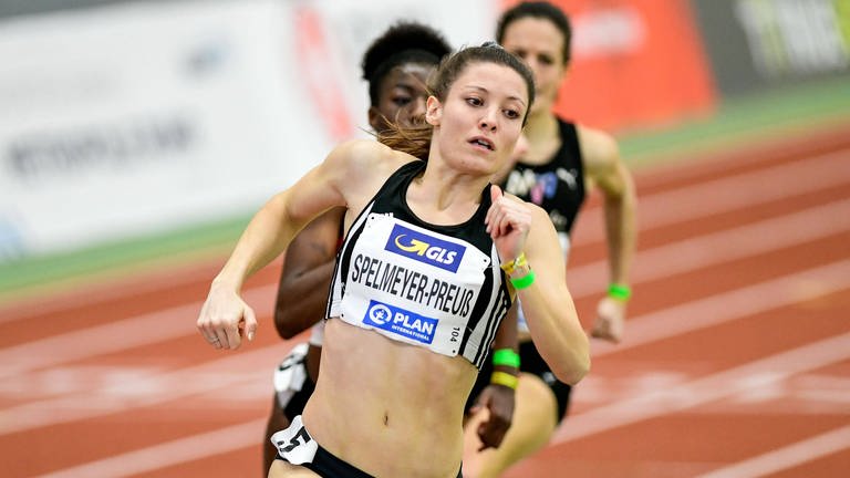 Ruth Spelmeyer-Preuß im Rennen bei den Deutschen Hallenmeisterschaften 2021.
