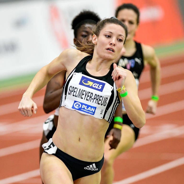 Ruth Spelmeyer-Preuß im Rennen bei den Deutschen Hallenmeisterschaften 2021. (Foto: IMAGO, IMAGO / Jan Huebner)