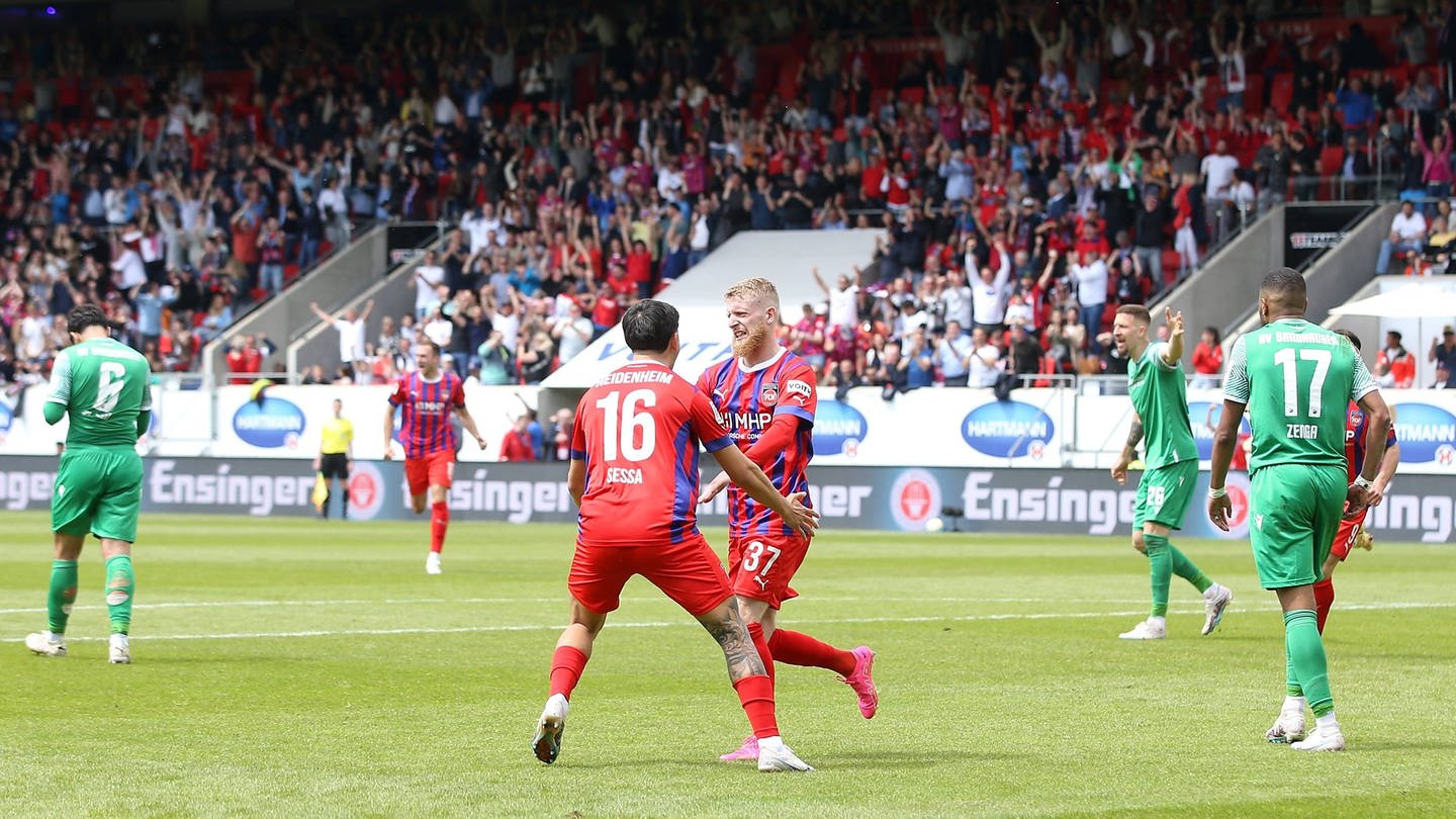Heidenheims Jan-Niklas Beste jubelt über seinen Treffer gegen Sandhausen. (Foto: IMAGO, IMAGO / foto2press)
