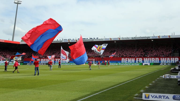 Heidenheimer Voith-Arena mit Fans (Foto: IMAGO, IMAGO / Sportfoto Rudel)