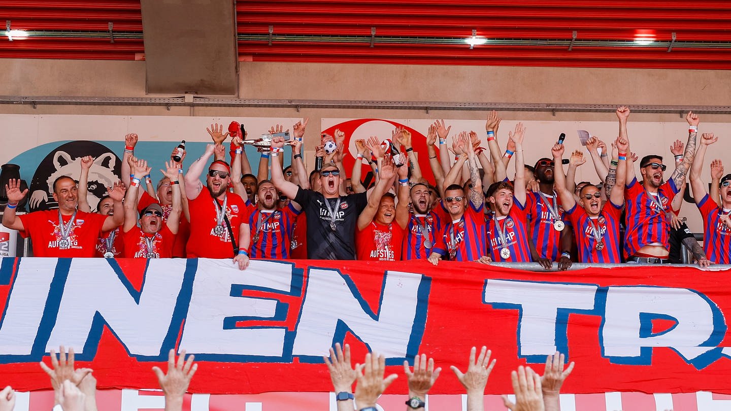 Der umjubelte Aufstieg des 1. FC Heidenheim ist eine der größten Überraschungen im bezahlten Fußball der letzten Jahre (Foto: picture-alliance / Reportdienste, Picture Alliance)