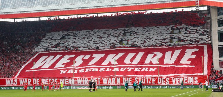 Fans des 1. FC Kaiserslautern (Foto: IMAGO, Imago Images / Eibner)