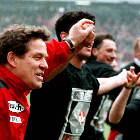 Der 1. FC Kaiserslautern wird 1998 sensationell als Aufsteiger Deutscher Meister (Foto: picture-alliance / Reportdienste, Picture Alliance)