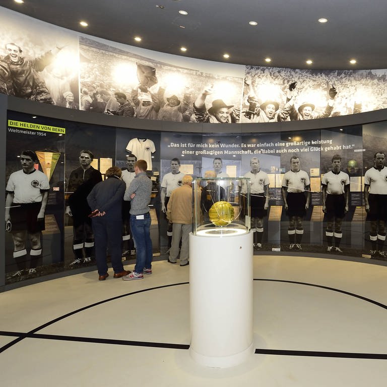 Exponate der WM 1954 im Deutschen Fußball Museum (Foto: IMAGO, Imago/Lueger)