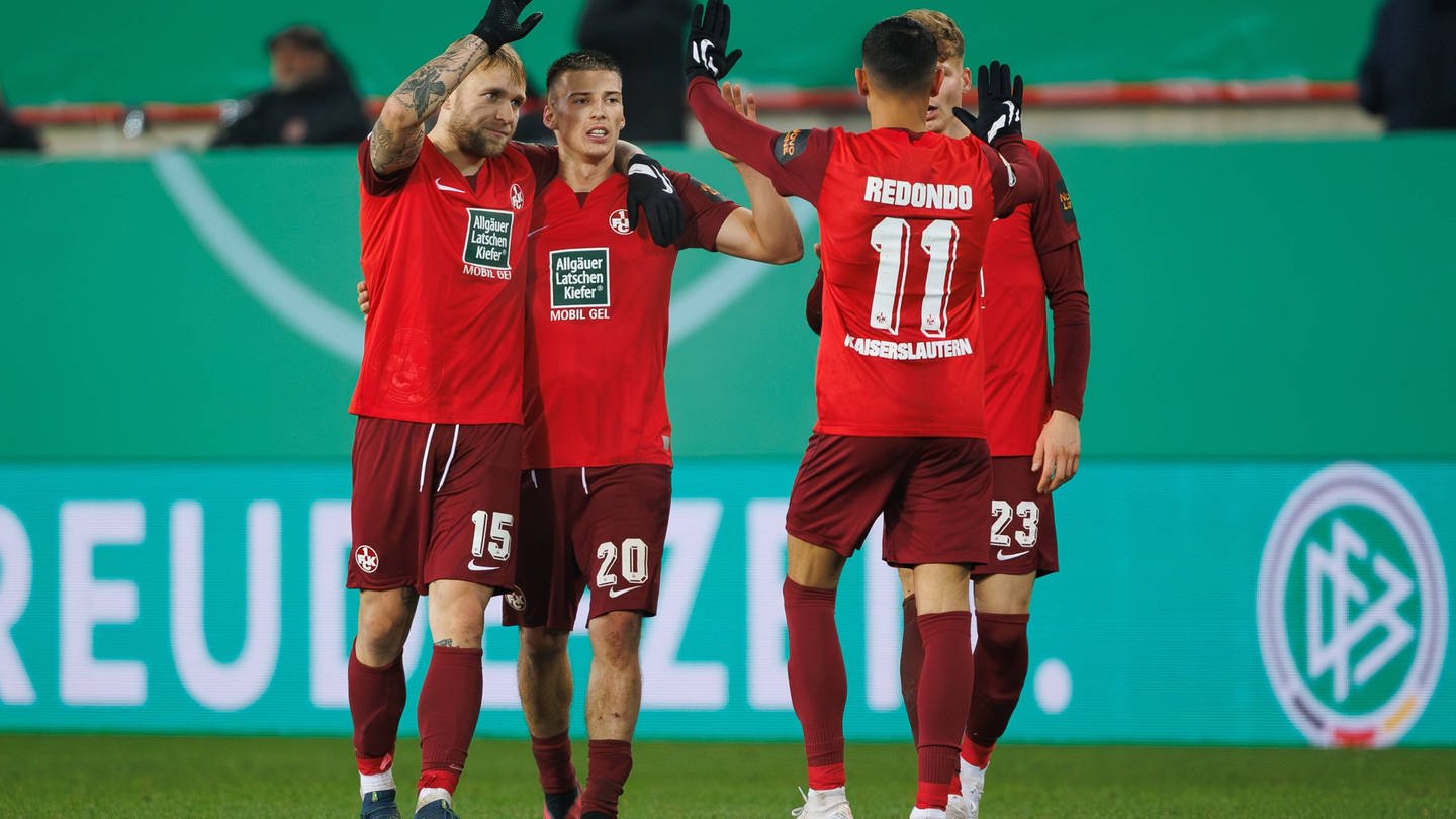 FCK-Spieler nach Sieg gegen Nürnberg (Foto: IMAGO, IMAGO / Eibner)
