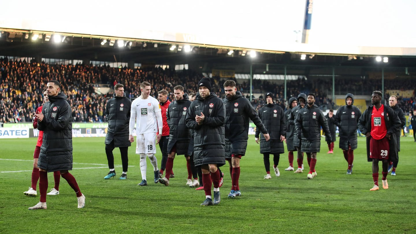 Noch eine Niederlage - der 1. FC Kaiserslautern beendet nach dem 1:2 in Braunschweig die Vorrunde auf Platz 15 (Foto: IMAGO, Imago/Christian Schroedter)