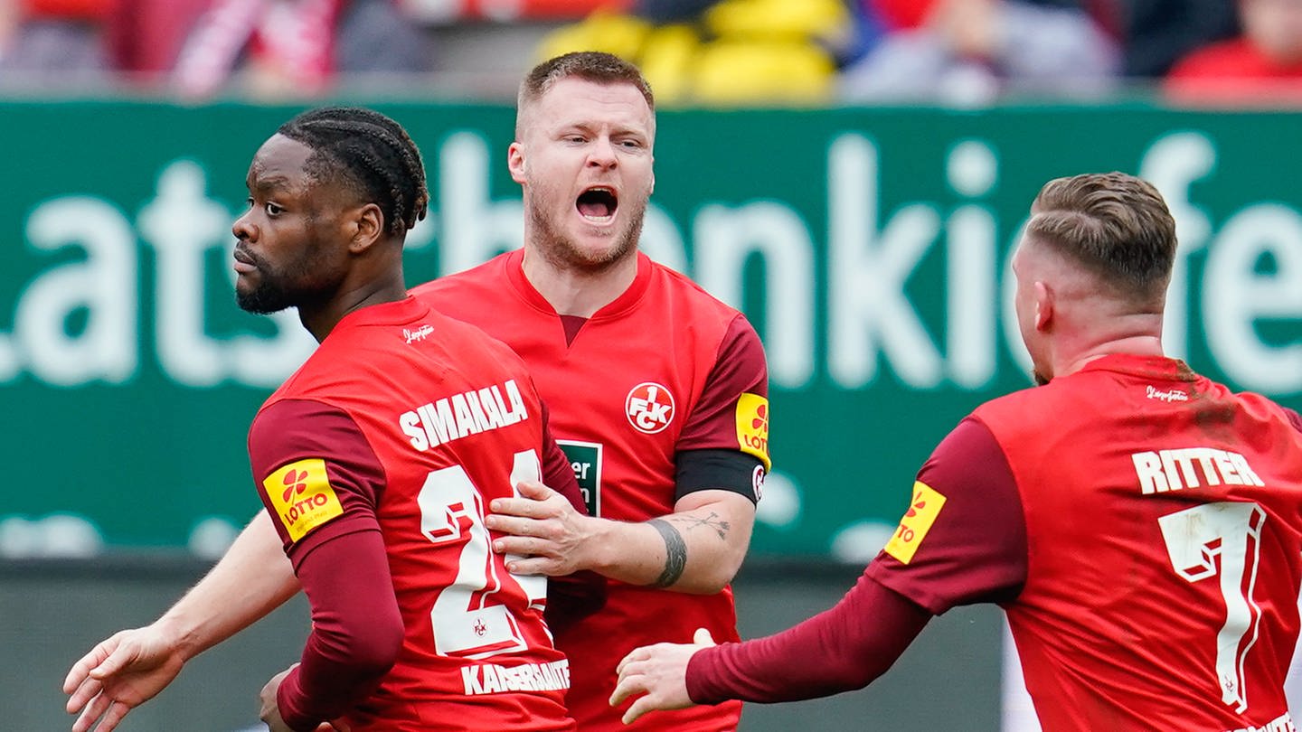 FCK mit breiter Brust gegen Hannover 96 (Foto: picture-alliance / Reportdienste, Picture Alliance)