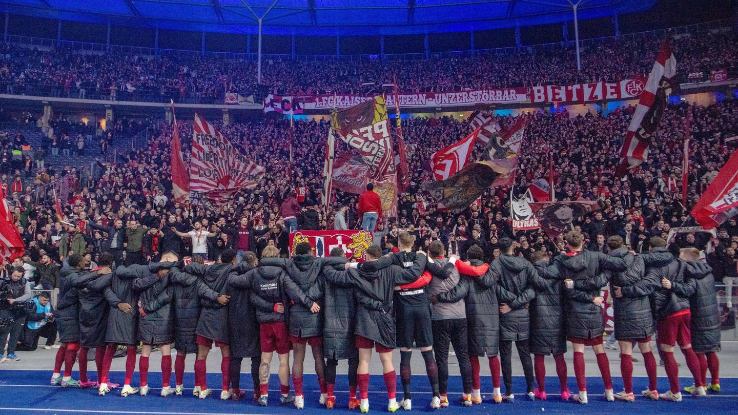 Der FCK träumt vom DFB-Pokalfinale in Berlin. Dafür müssen die Roten Teufel am Dienstag jedoch erst den 1. FC Saarbrücken schlagen. (Foto: IMAGO, IMAGO/Matthias Koch)