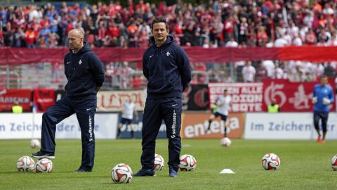 Dirk Schuster als Darmstadt Trainer vor den FCK Fans (Foto: IMAGO, 0019760786)