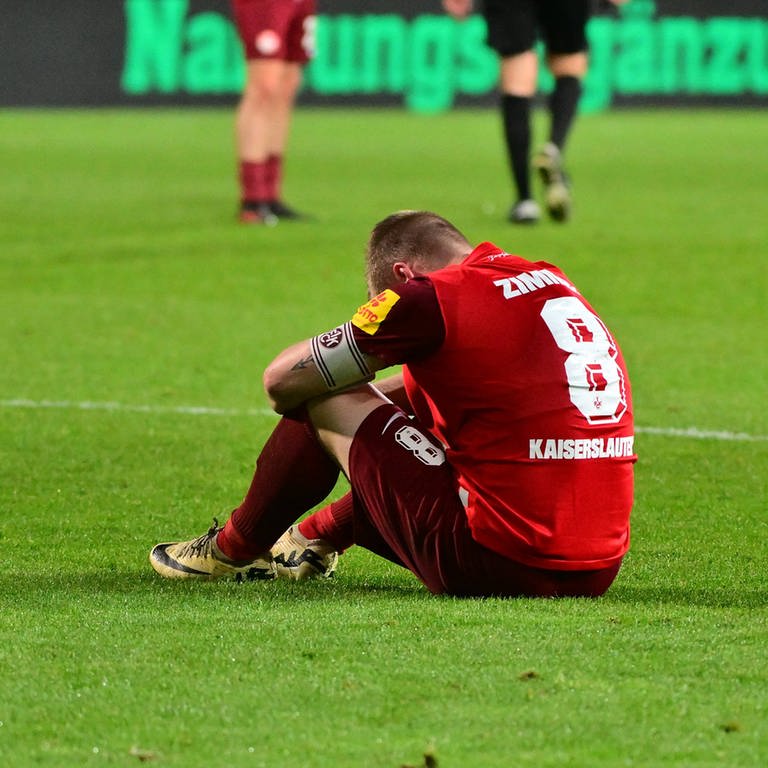FCK-Kapitän Jean Zimmer nach der 1:2-Niederlage in Fürth