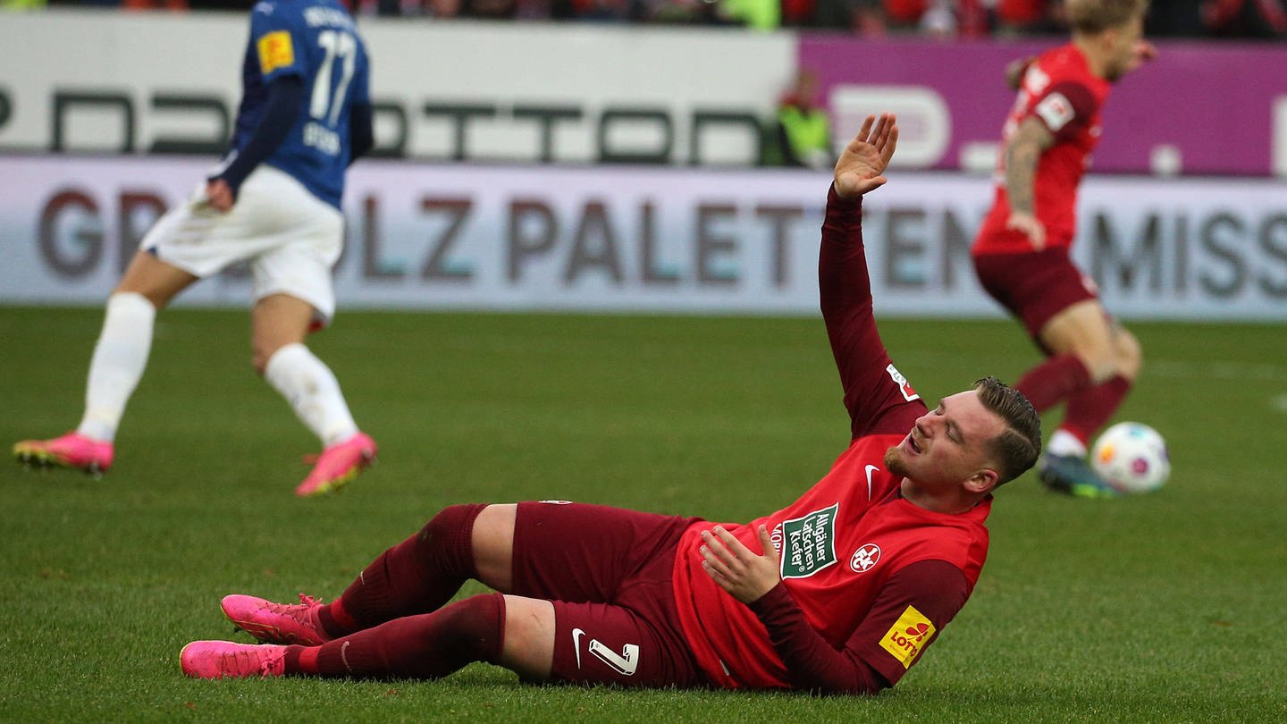 Der FCK sinnbildlich am Boden - Marlon Ritter beim 0:3 gegen Holstein Kiel (Foto: IMAGO, Imago/ Thomas Frey)