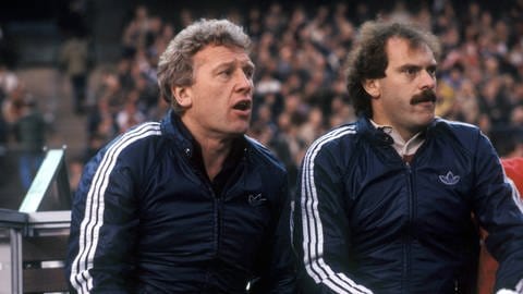 Sepp Stabel in der Bundesligasaison 198081 als Assistent von Trainer Karl-Heinz Feldkamp (Foto: IMAGO, Imago/KIcker/Liedel)