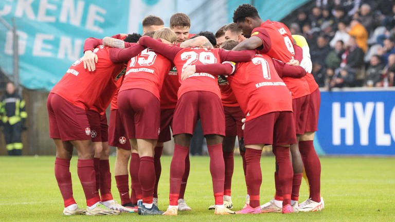 1. FC Kaiserslautern, Mannschaftskreis (Foto: IMAGO, IMAGO / Fussball-News Saarland)