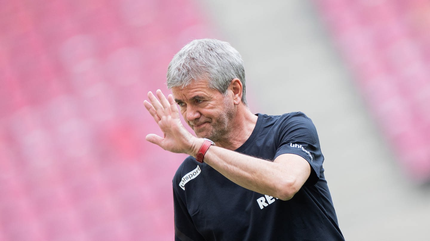 Friedhelm Funkel ist neuer Trainer des 1. FC Kaiserslautern (Foto: picture-alliance / Reportdienste, Picture Alliance)