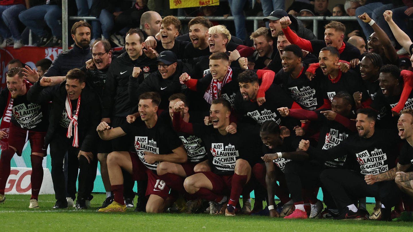 Jubel des 1. FC Kaiserslautern nach DFB-Pokal-Finaleinzug (Foto: IMAGO, IMAGO / Fussball-News Saarland)