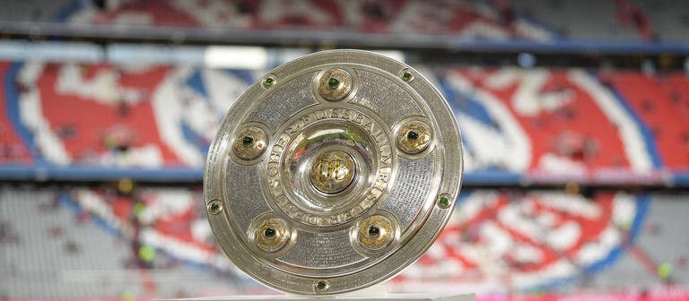 Das Ziel aller Vereine: Die Meisterschale der Fußball Bundesliga (Foto: IMAGO, Imago/Passion2Press)
