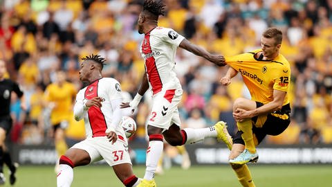 Sasa Kalajdzic verletzt sich in seinem ersten Spiel für Wolverhampton am Knie