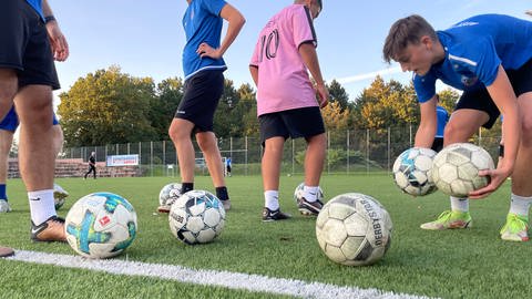 Larissa Fromm spielt Fußball in der dritten Männermannschaft in Mutschelbach. (Foto: SWR)