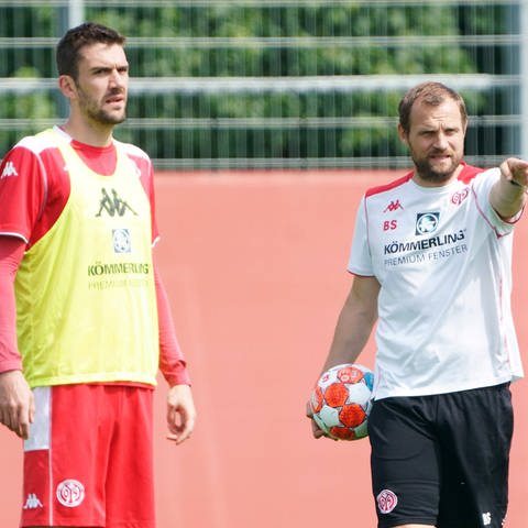 Bo Svensson und Stefan Bell vor dem Spiel Mainz - Frankfurt (Foto: IMAGO, Imago/Martin Hoffmann)