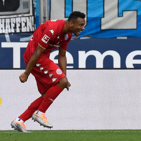 Karim Onisiwo jubelt. Er hat Mainz 05 mit seinen zwei Treffern zum Sieg beim VfL Bochum geschossen. (Foto: IMAGO, IMAGO/Ralf Treese)