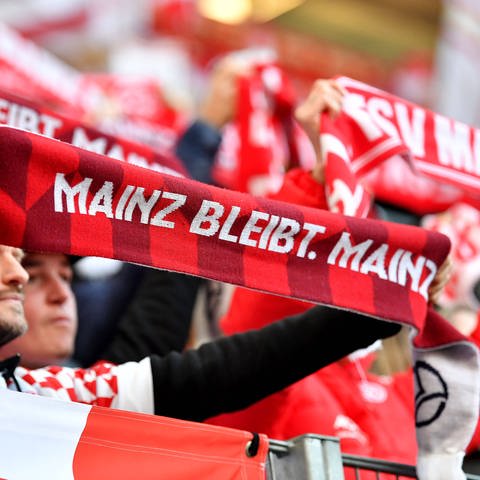 Die bisherige Saison war für Mainz 05 ein auf und ab. Einzig verlässliche war die Unzuverlässigkeit. Das Remis gegen Eintracht Frankfurt war ein wichtiger und versöhnlicher Jahresabschluss. Denn der FSV könnte eigentlich besser dastehen als Tabellenplatz zehn. (Foto: IMAGO, Revierfoto)