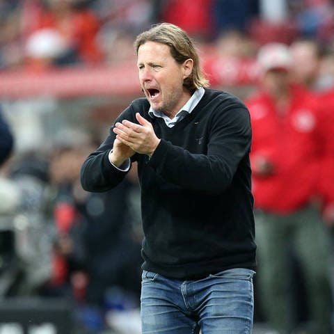 Bo Henriksen, neuer Trainer von Mainz 05, klatscht in die Hände (Foto: IMAGO, IMAGO / Thomas Frey)