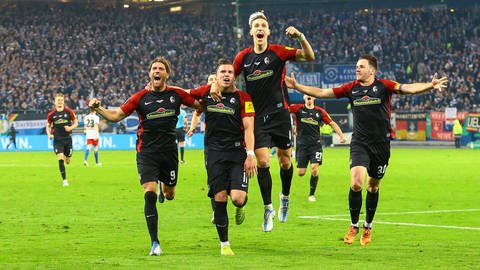 Der SC Freiburg bejubelt seinen Finaleinzug im DFB-Pokal im Halbfinale gegen den HSV. (Foto: IMAGO, IMAGO/Jan Huebner)
