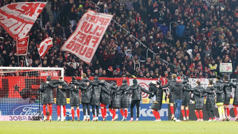 Der SC Freiburg bejubelt den umkämpften Sieg gegen die TSG Hoffenheim