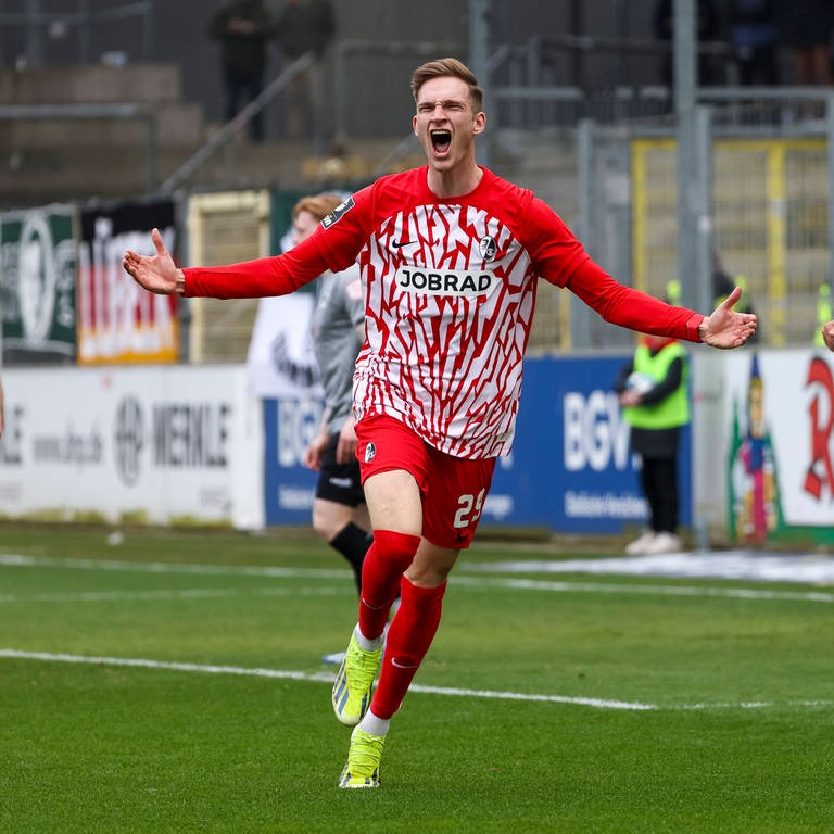 Mit einem Dreierpack hat Maximilian Breunig den SC Freiburg II zu einem verdienten Sieg gegen den VfL Lübeck geschossen. (Foto: IMAGO, IMAGO / Steinsiek.ch)