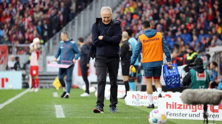 Christian Streich im Spiel gegen Leverkusen (Foto: IMAGO, IMAGO / Sportfoto Rudel)