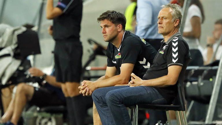  Die Enttäuschung ist Christian Streich nach der gescheiterten Europa-League-Qualifikation ins Gesicht geschrieben.