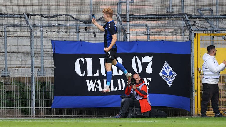 Dominik Kother vom SV Waldhof Mannheim freut sich über sein Tor.  (Foto: IMAGO, IMAGO / Jan Huebner)