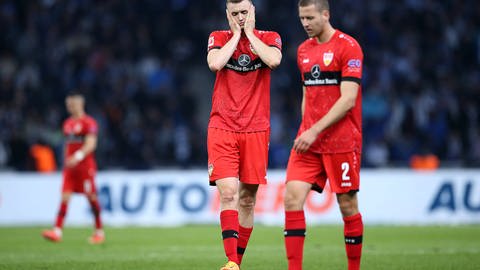 Stuttgarts Sasa Kalajdzic und Waldemar Anton mit enttäuschten Gesichtern nach der 0:2-Niederlage gegen Hertha BSC.  (Foto: imago images, IMAGO/Pressefoto Baumann)