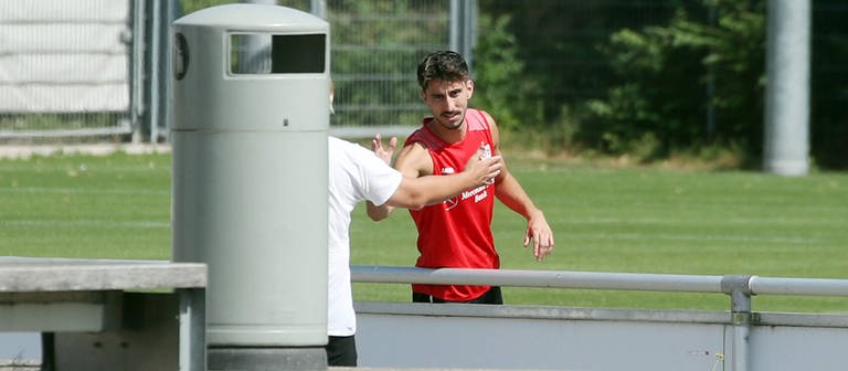 Atakan Karazor auf dem Trainingsgelände des VfB (Foto: IMAGO, Sportfoto Rudel)