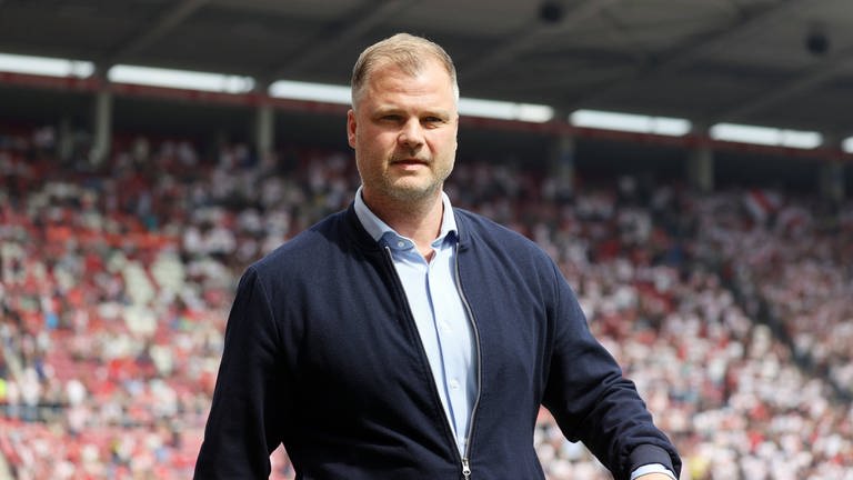 VfB-Sportdirektor Fabian Wohlgemuth hat keine Angst vor der Relegation gegen den HSV. (Foto: IMAGO, IMAGO / Sportfoto Rudel)